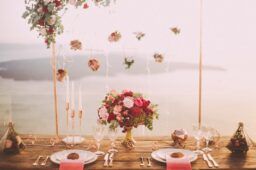 Planlægning af det perfekte bryllup: Fra lokaler til blomsterdekoration